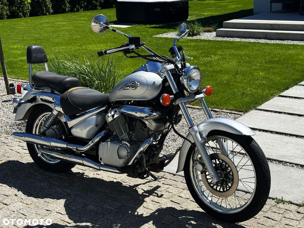 Suzuki Intruder - 1