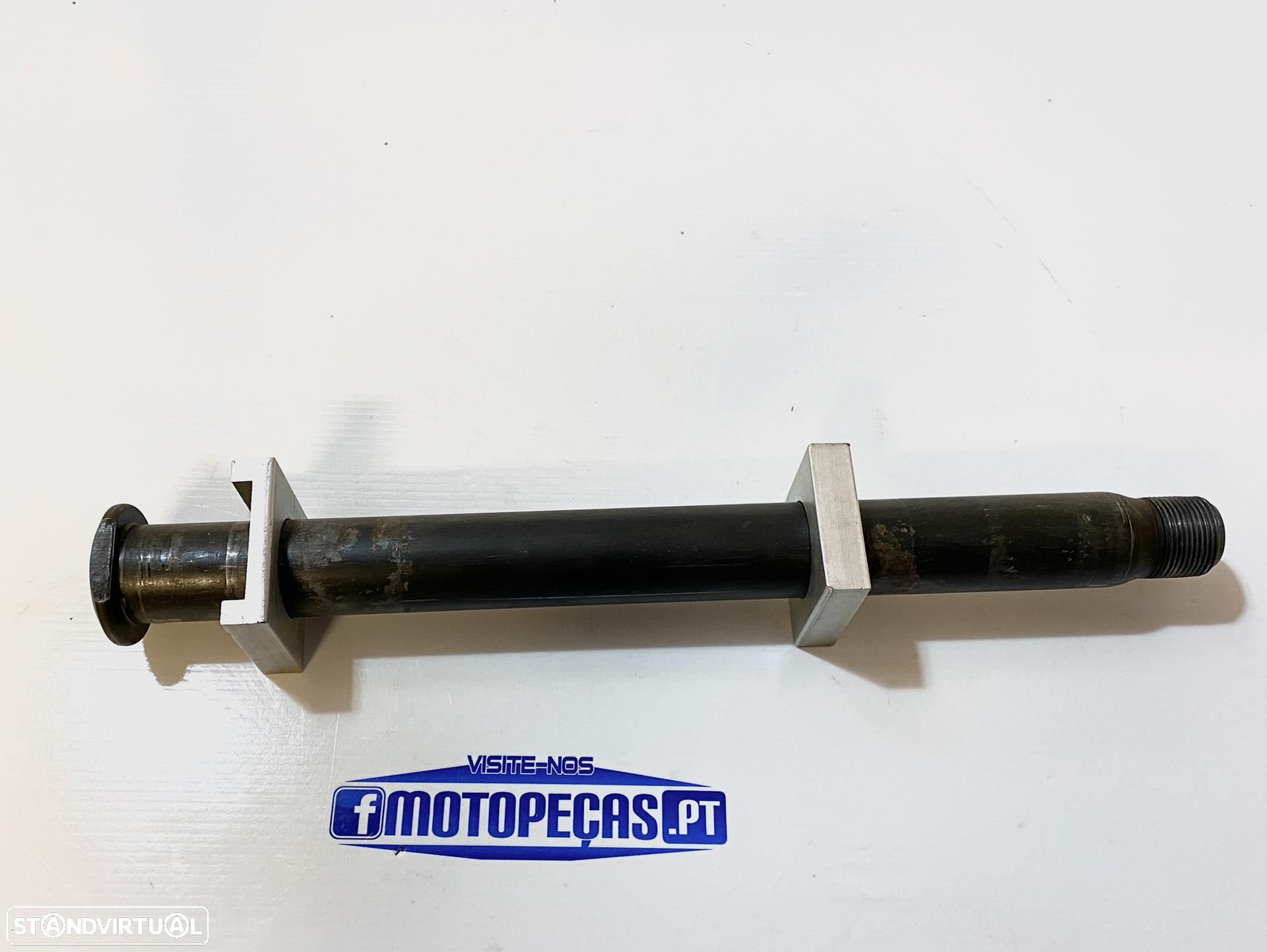 eixo roda traseiro yamaha yzf r1 ano 2002 - 2003 usado - 1
