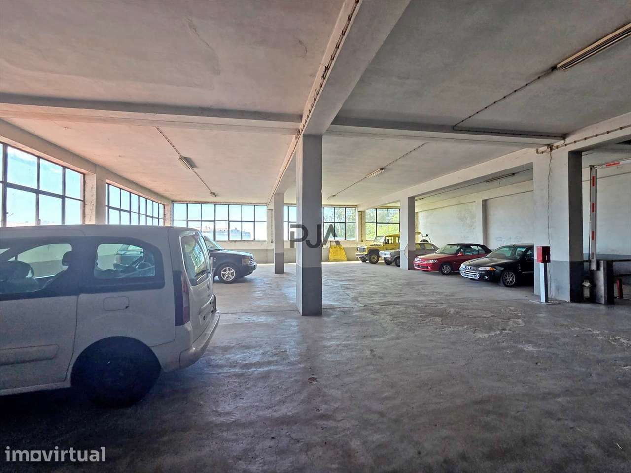 Armazéns para Arrendamento no Centro da Cidade da Guarda - Grande imagem: 4/15