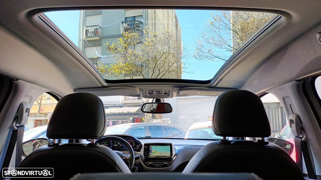 Peugeot 2008 1.2 PureTech Allure - 23