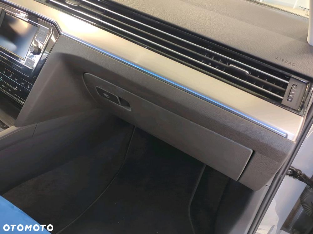 Volkswagen Passat Variant 2.0 TDI EVO Elegance - 13