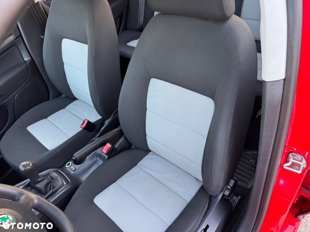Skoda Octavia 1.6 Combi Ambiente - 30