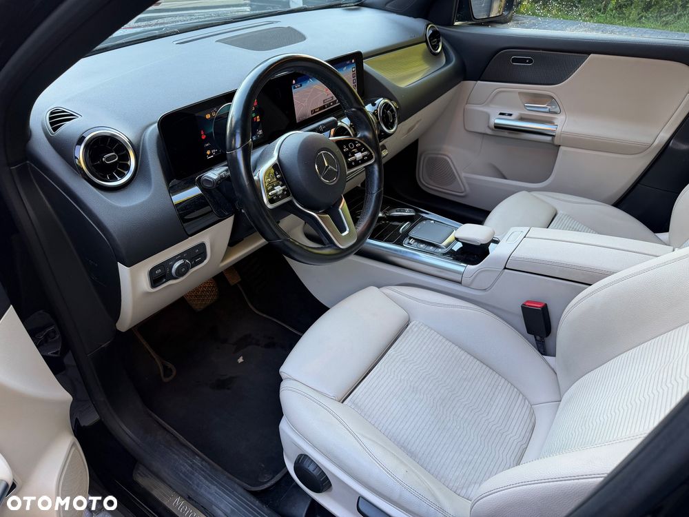 Mercedes-Benz GLA 200 d - 14