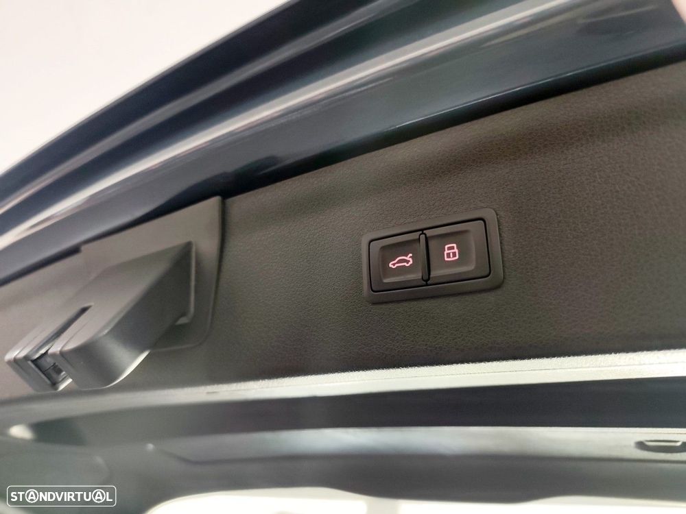 Audi Q3 2.0 TDI quattro Design S tronic — fotografia 12