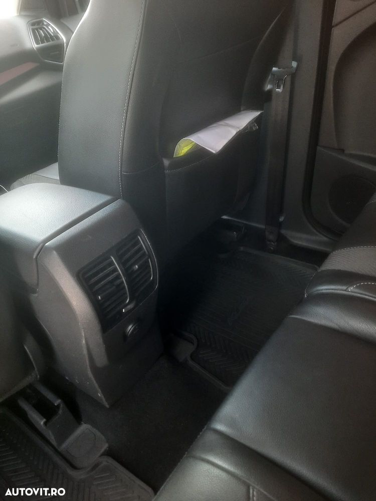 Ford Kuga - 10