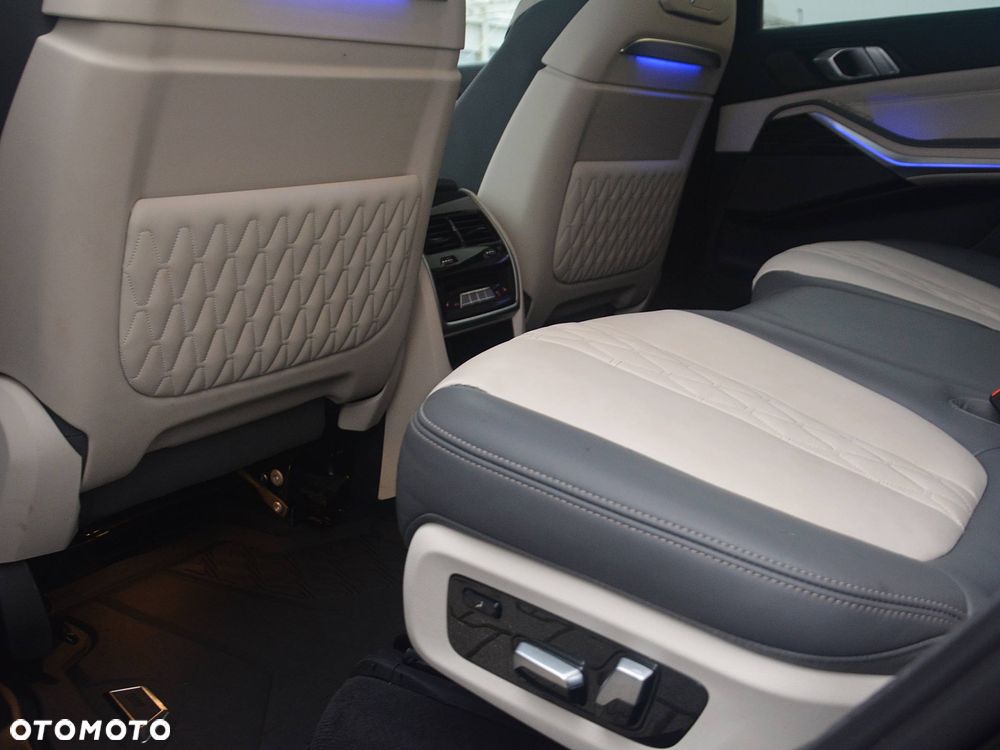 BMW X7 M50i sport - 15
