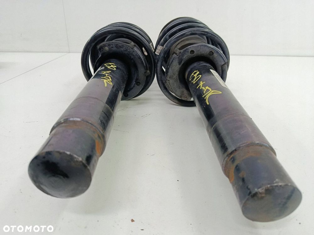 BMW E90 E91 X-DRIVE PRZEDNIE AMORTYZATORY KOMPLET 6775099 6775100 - 8