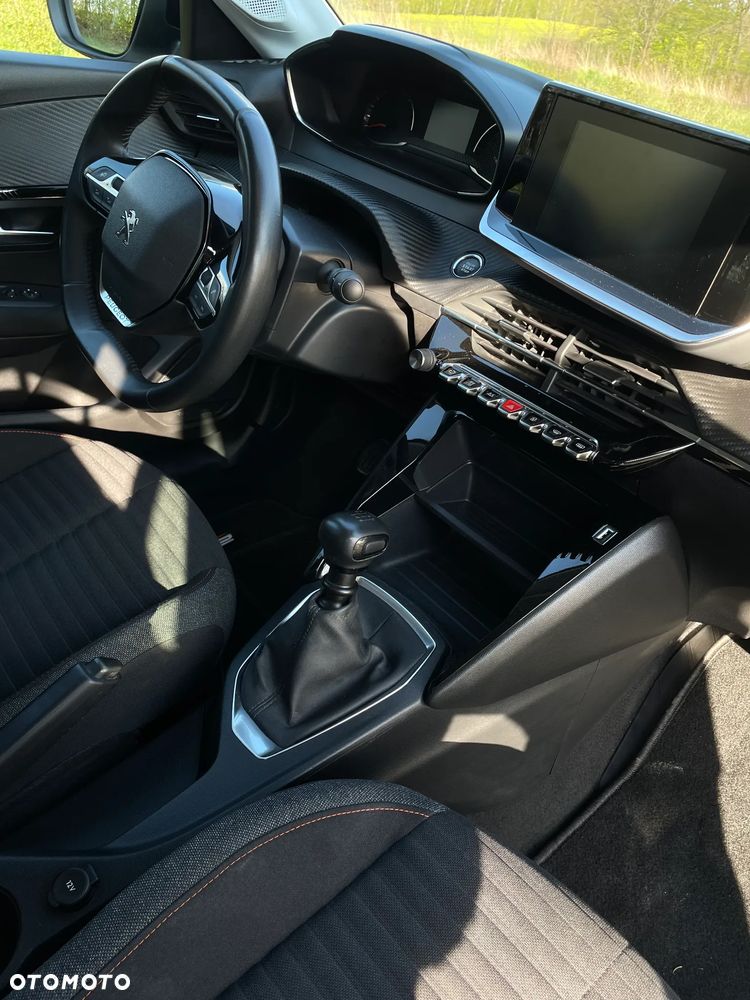 Peugeot 208 - 14