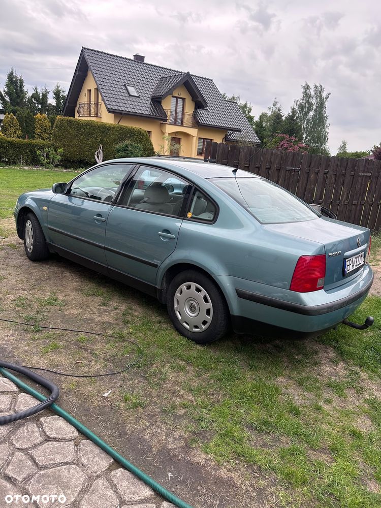 Volkswagen Passat 1.6 Comfortline - 4