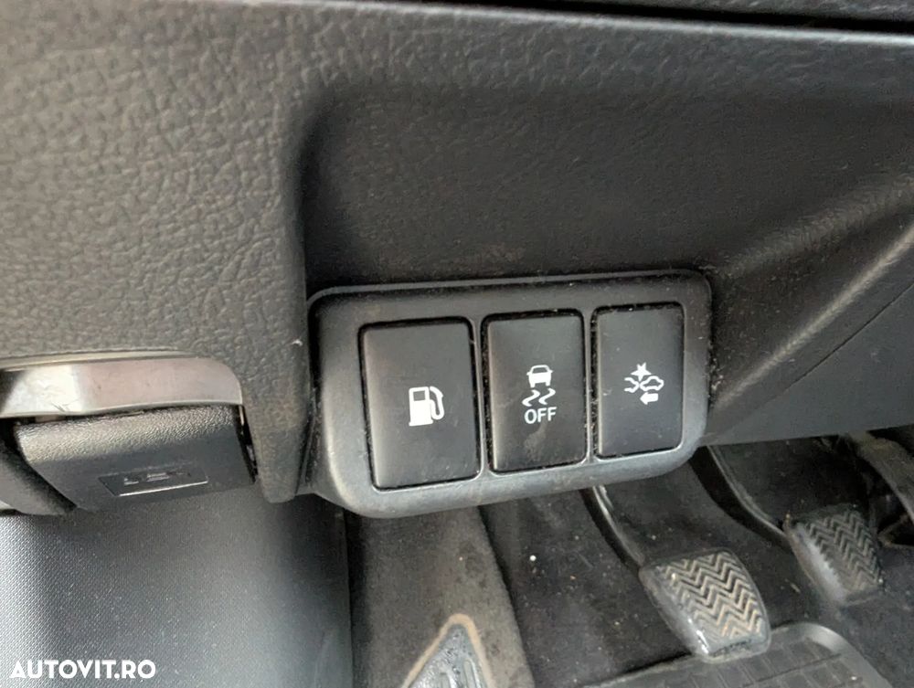 Toyota Avensis 2.0 D-4D Executive - 23