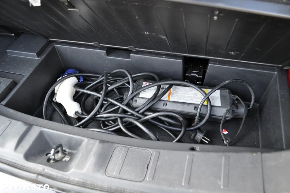 Mitsubishi Outlander - 40