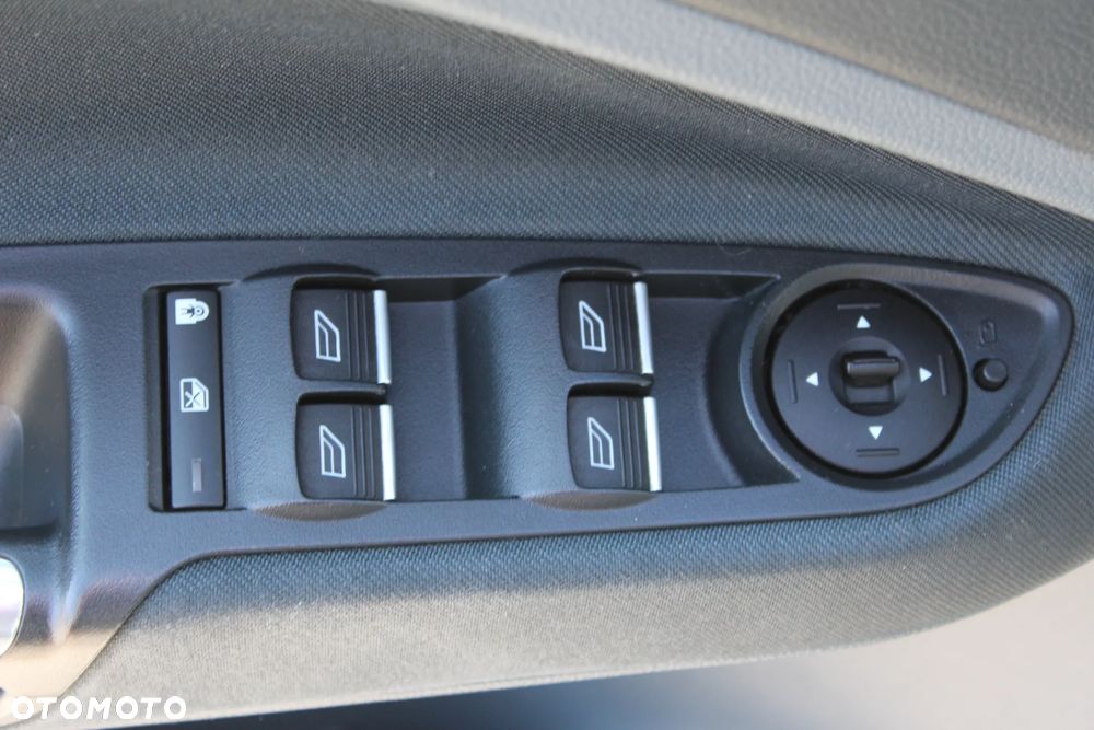 Ford C-MAX 1.6 TDCi Start-Stop-System Champions Edition - 16