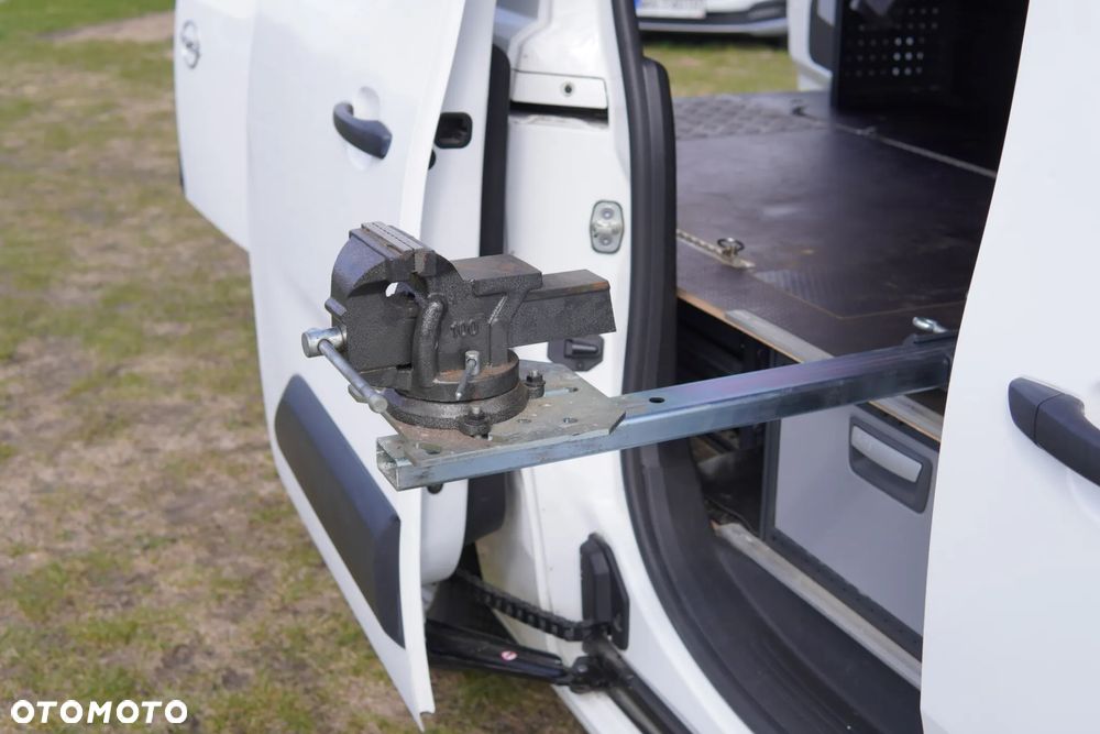 Opel Combo Van 1.2 Enjoy 110KM 4d Long - 27