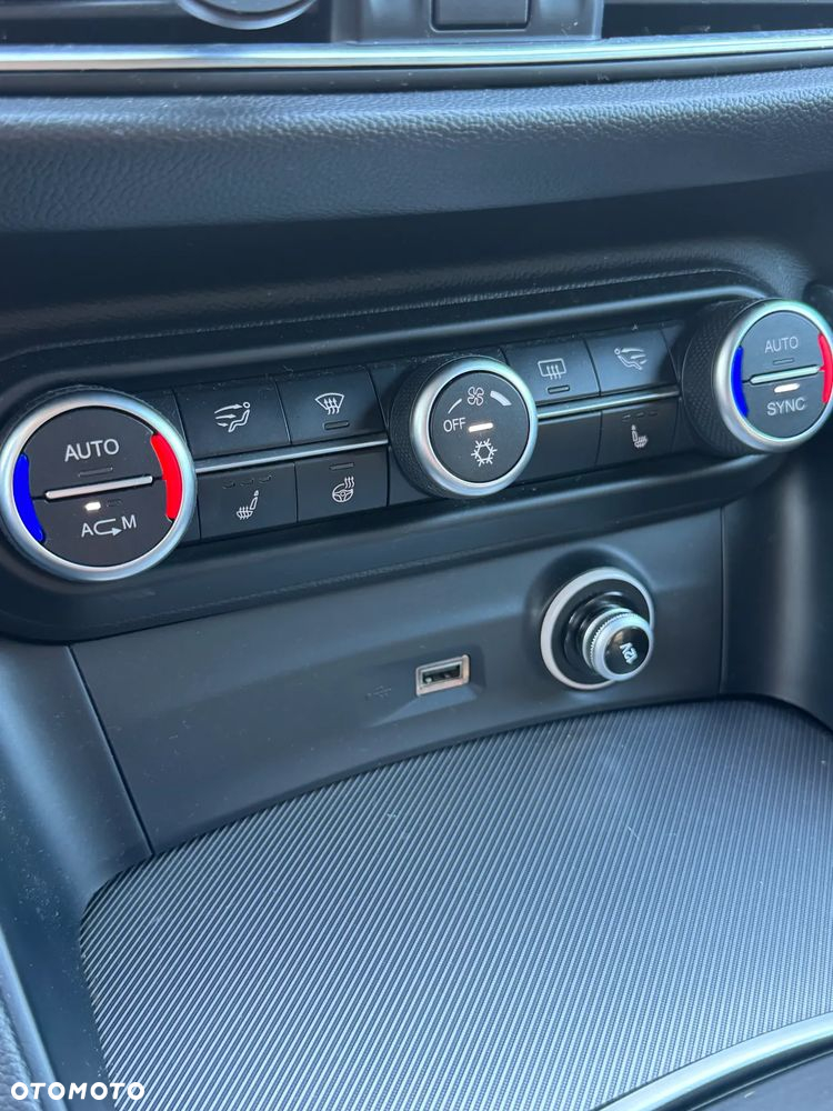 Alfa Romeo Stelvio 2.0 Turbo 16V AT8-Q4 Veloce Ti - 28