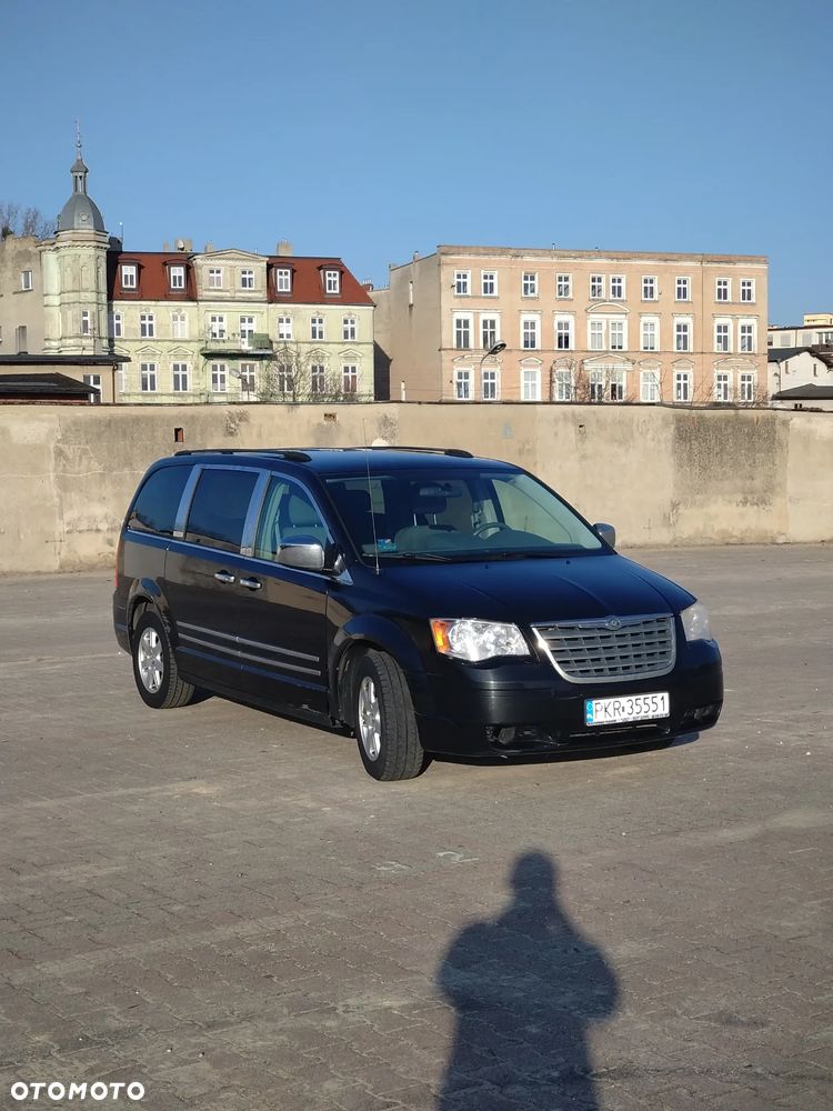 Chrysler Town & Country - 2