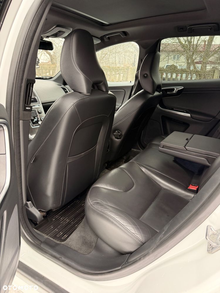 Volvo XC 60 D5 AWD Ocean Race - 27