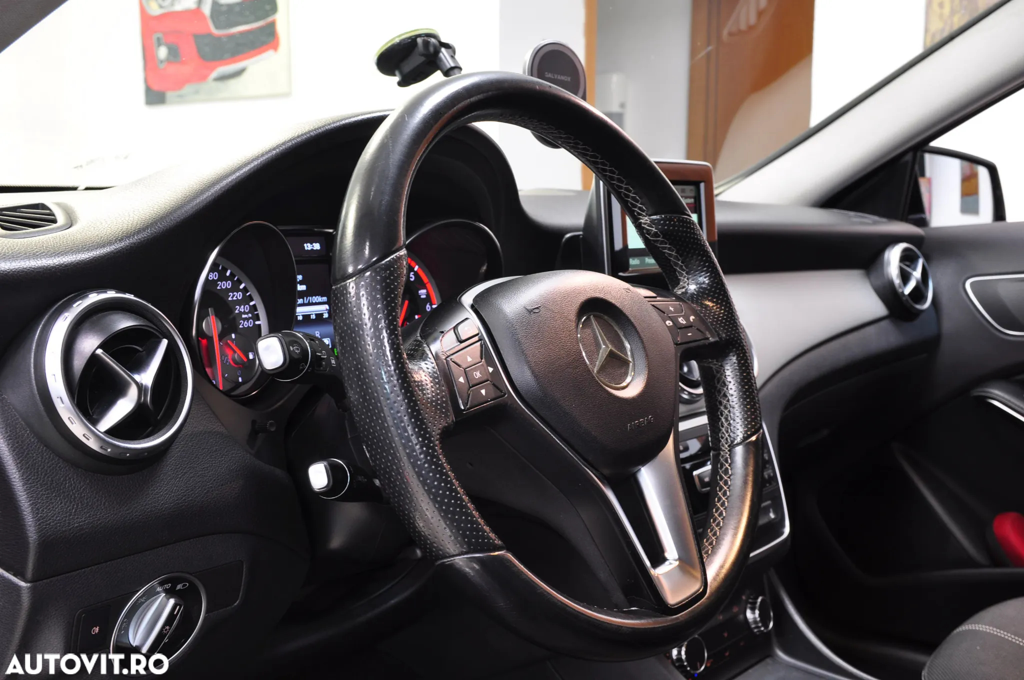 Mercedes-Benz GLA - 11