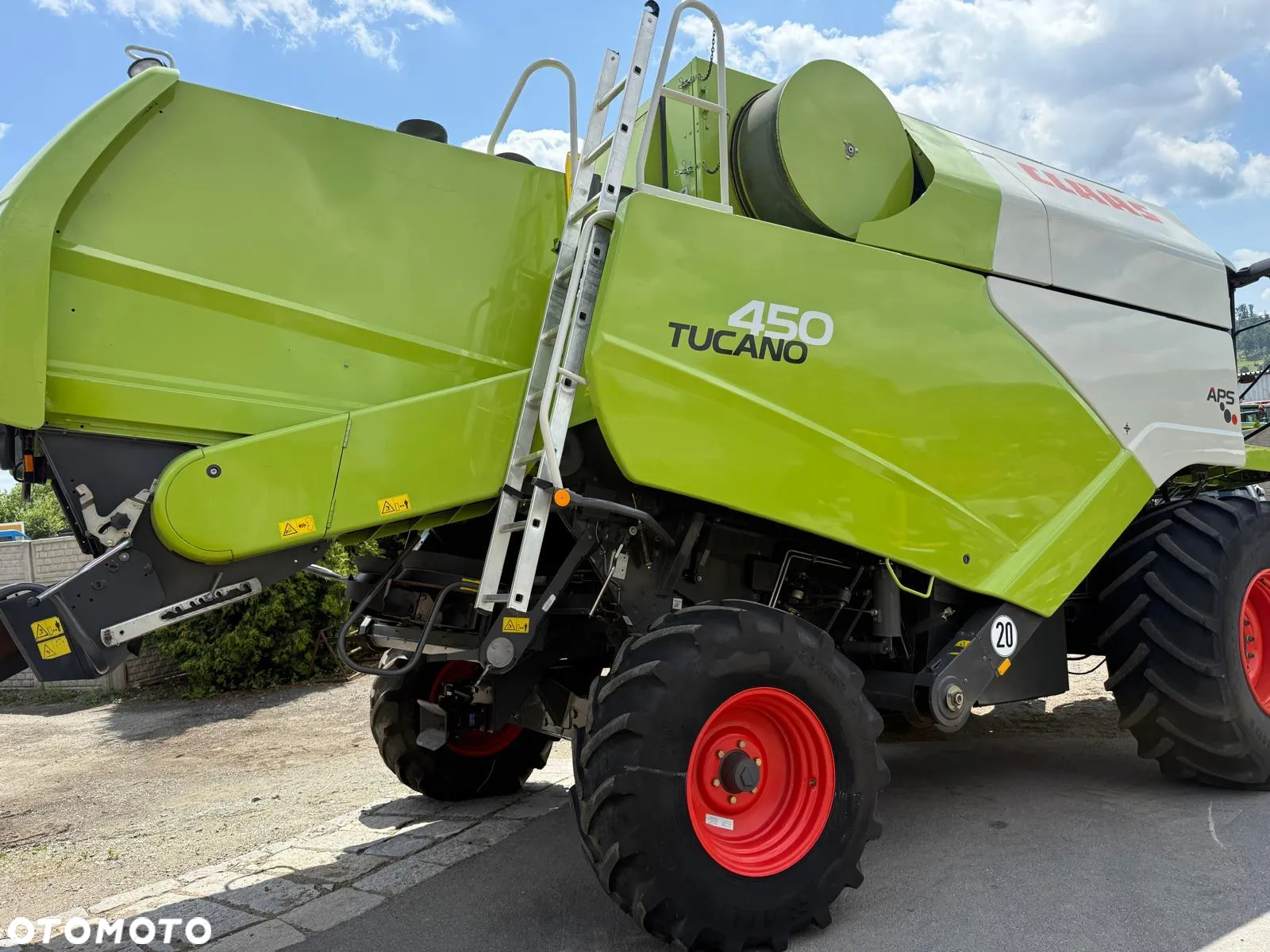 Claas Tucano 450 - 12