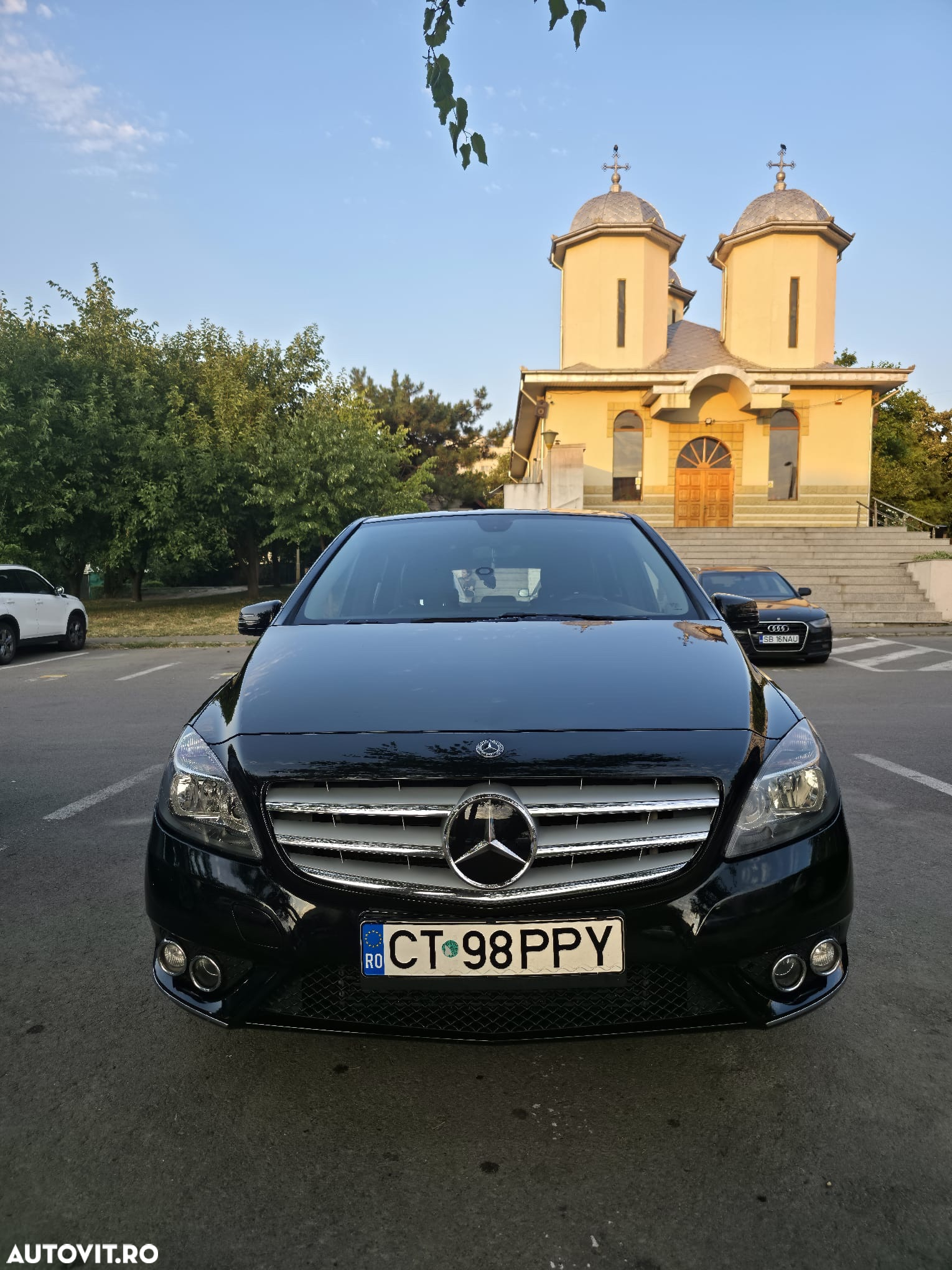 Mercedes-Benz B - 12