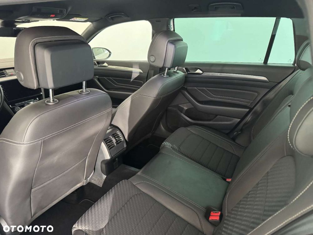 Volkswagen Passat - 25