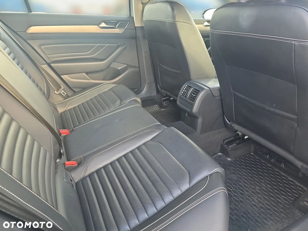 Volkswagen Passat - 19