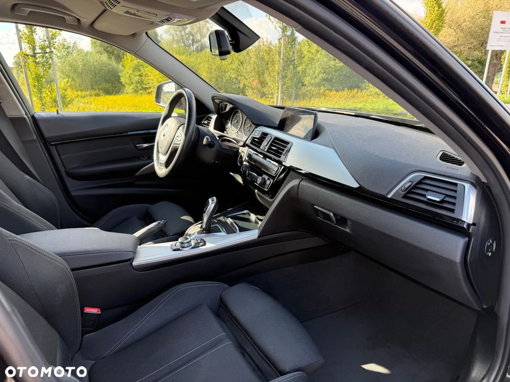 BMW Seria 3 318i Sport Line - 17