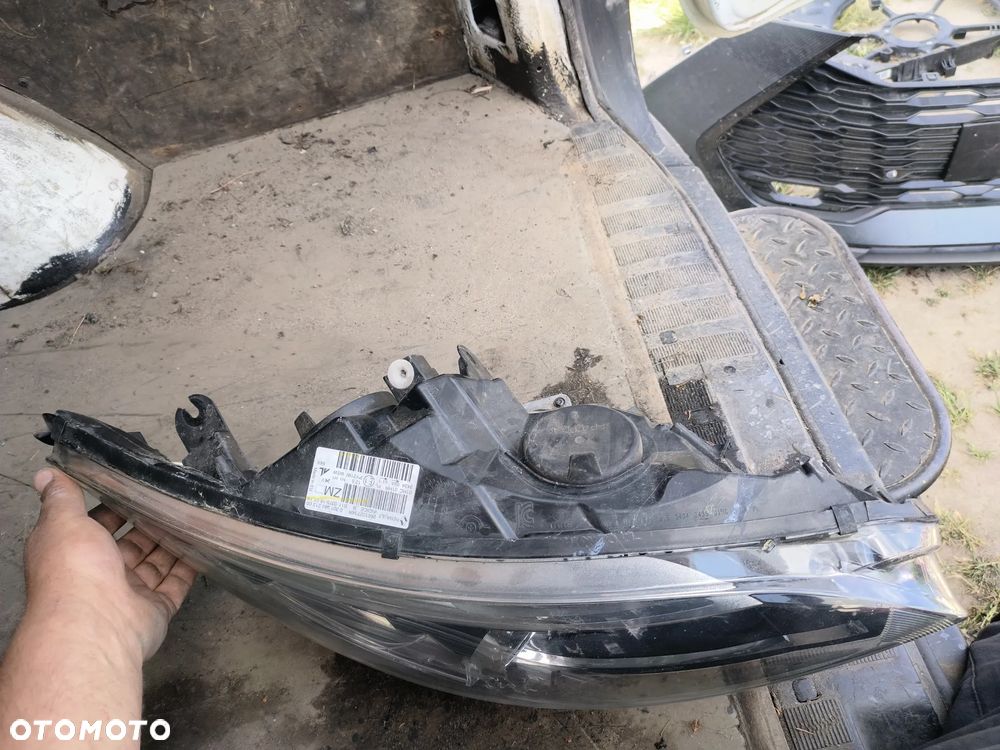 RENAULT CAPTUR I 1 lampa przód przednia prawa SOCZEWKA SREBRNA 260102734R - 2