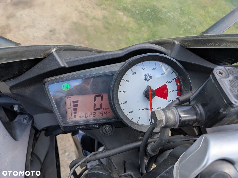 Yamaha YZF - 6