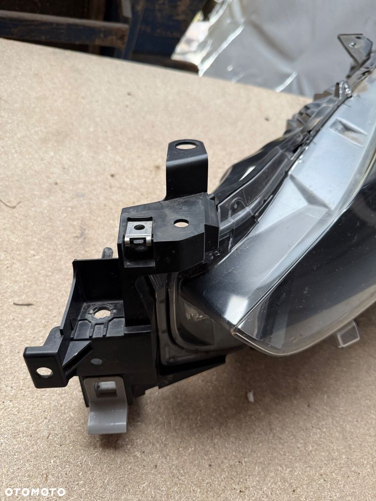 Lampa OEM Mazda 3 wersja USA/Kanada 2017/2018 - 2