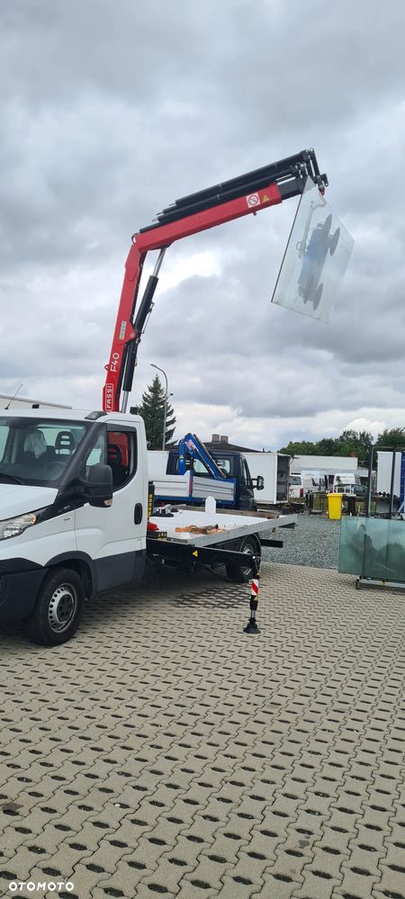 Iveco 35S16 montaż szkła, okien, płyt kamienia. HDS 2020 - 35