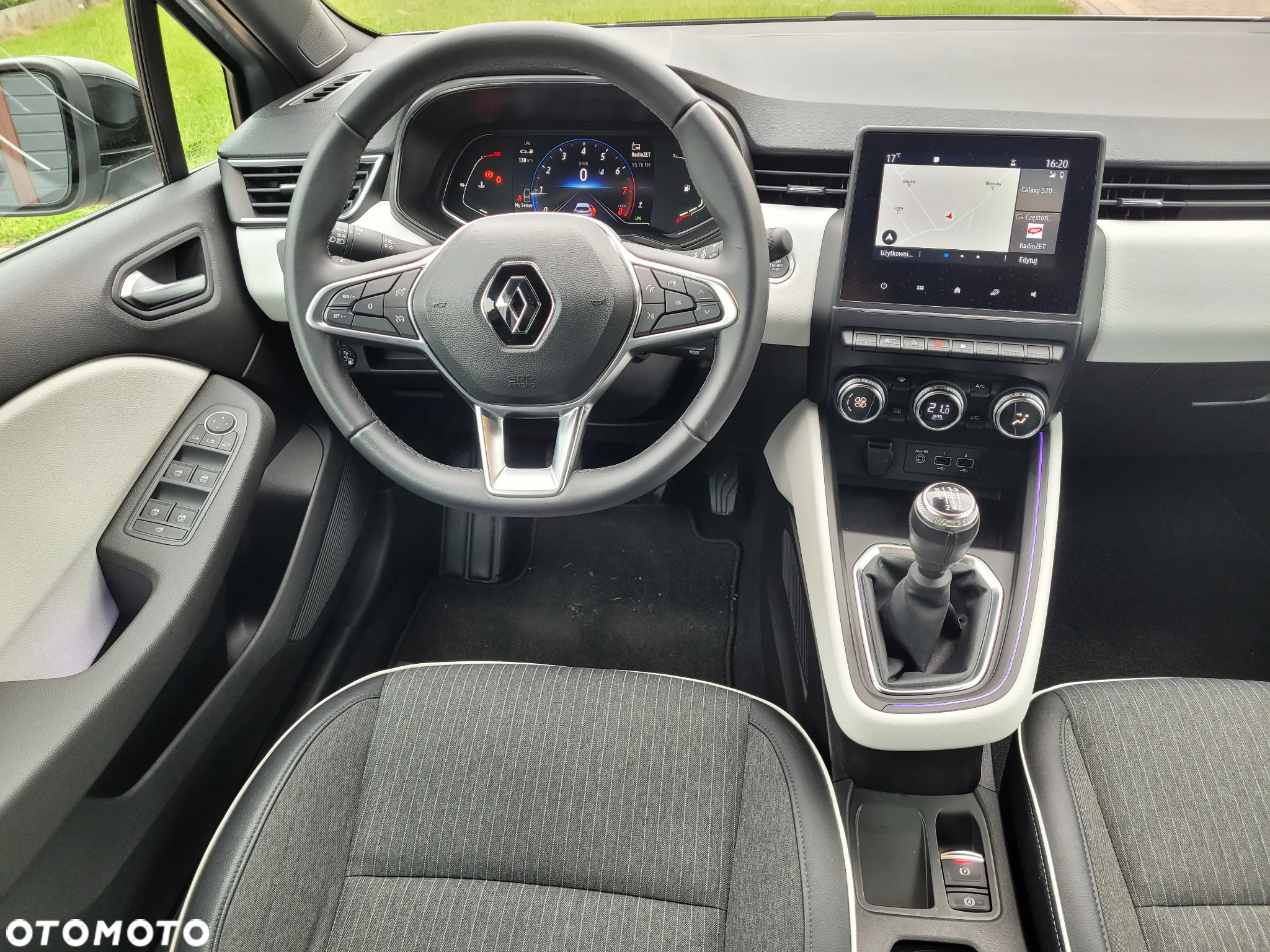 Renault Clio TCe 100 INTENS - 16