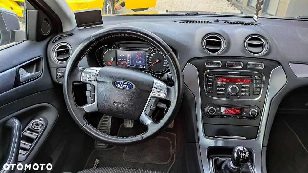 Ford Mondeo - 28