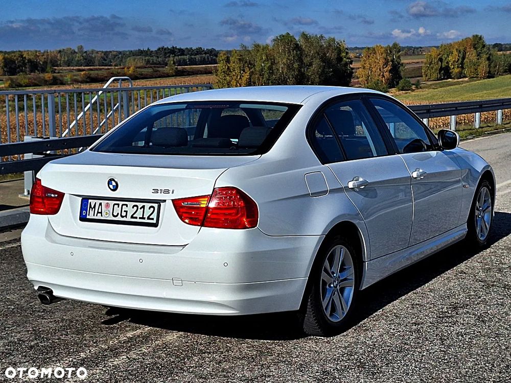 BMW Seria 3 318i - 9