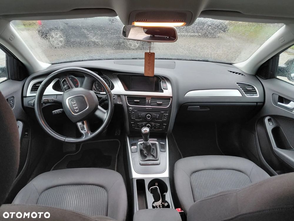 Audi A4 Limousine - 14