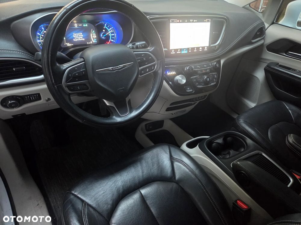 Chrysler Pacifica - 34