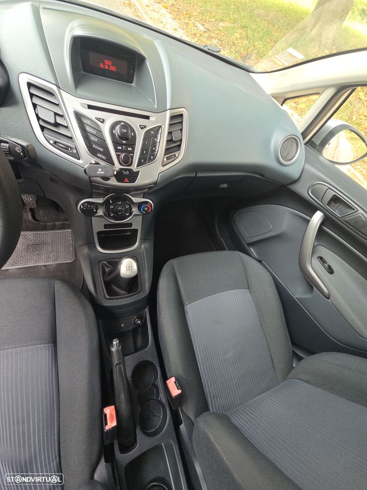 Ford Fiesta - 22