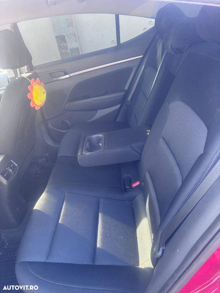 Hyundai Elantra 1.6 CRDI Comfort - 10