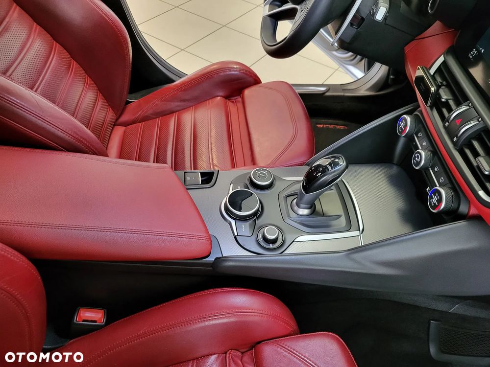 Alfa Romeo Giulia 2.0 Turbo 16V AT8-Q4 Ti - 11