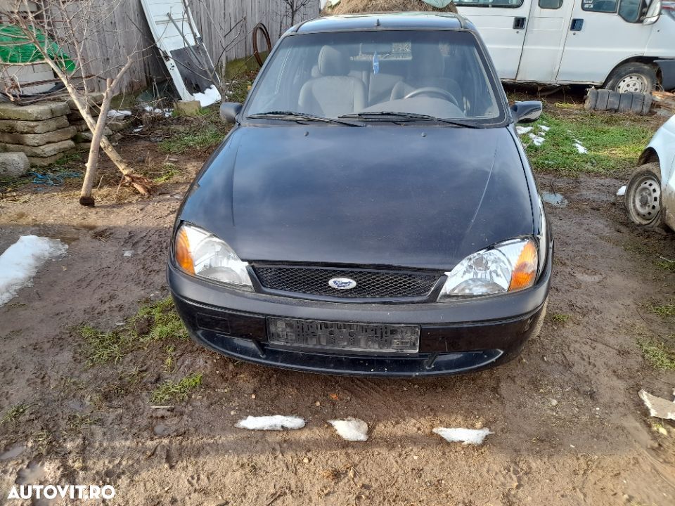 Dezmembrez Ford Fiesta - 1