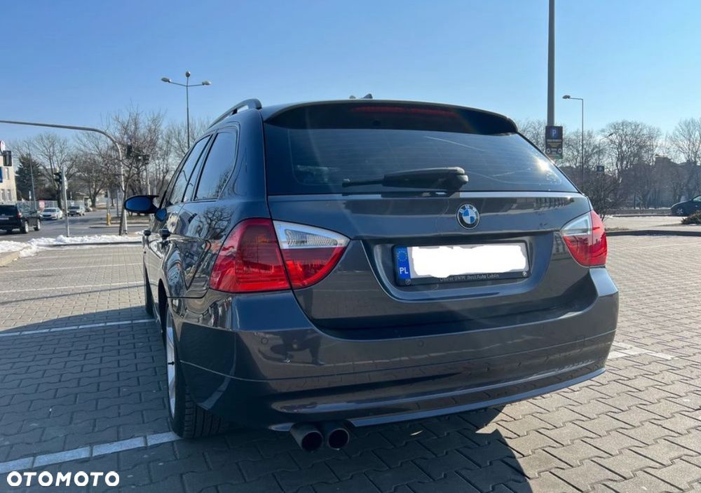 BMW Seria 3 325xi Touring - 12