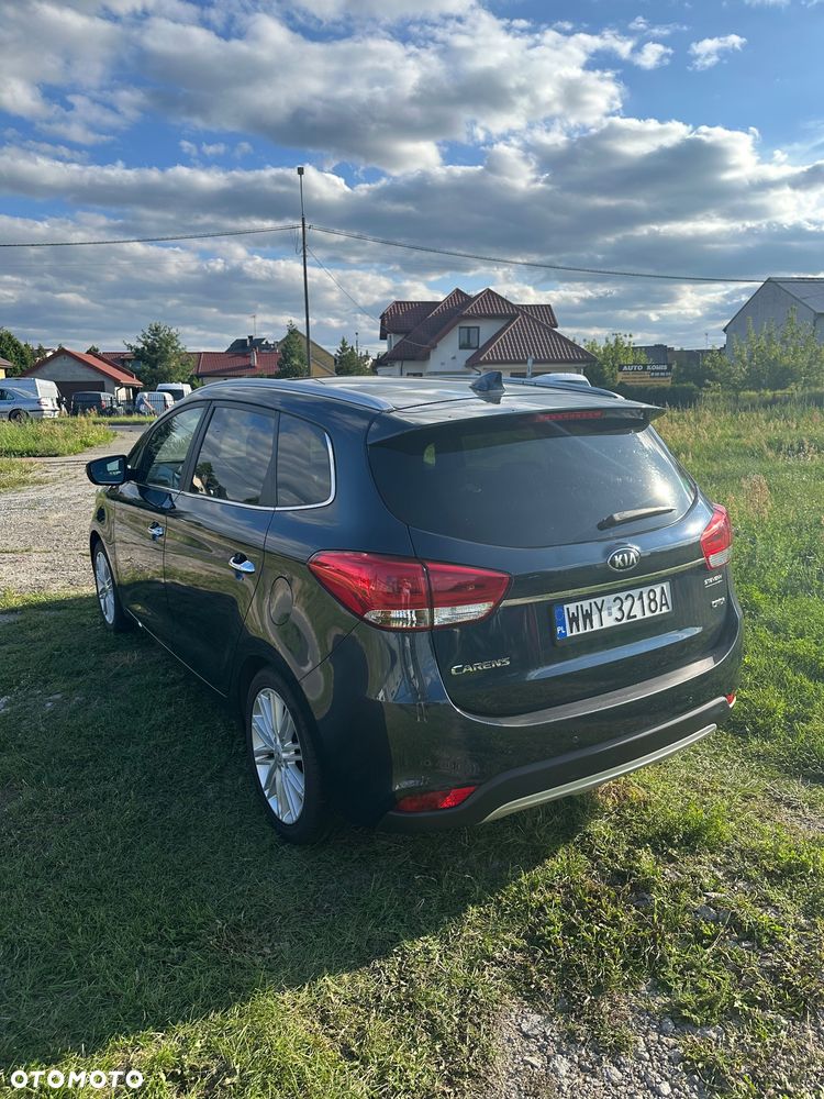 Kia Carens 1.7 CRDi 115 Dream Team Edition - 4