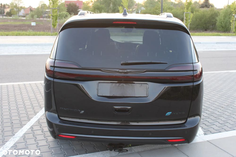 Chrysler Pacifica - 16