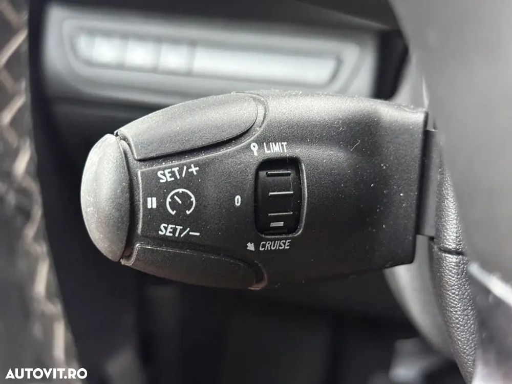Peugeot 208 - 22
