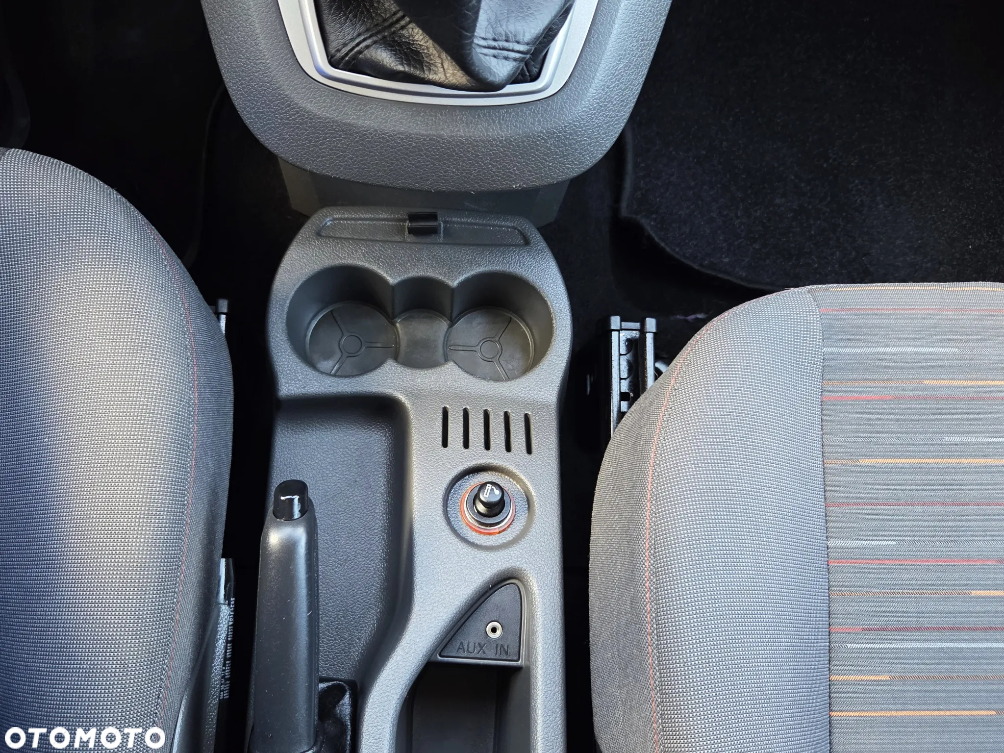 Ford C-MAX 1.6 Ambiente - 29