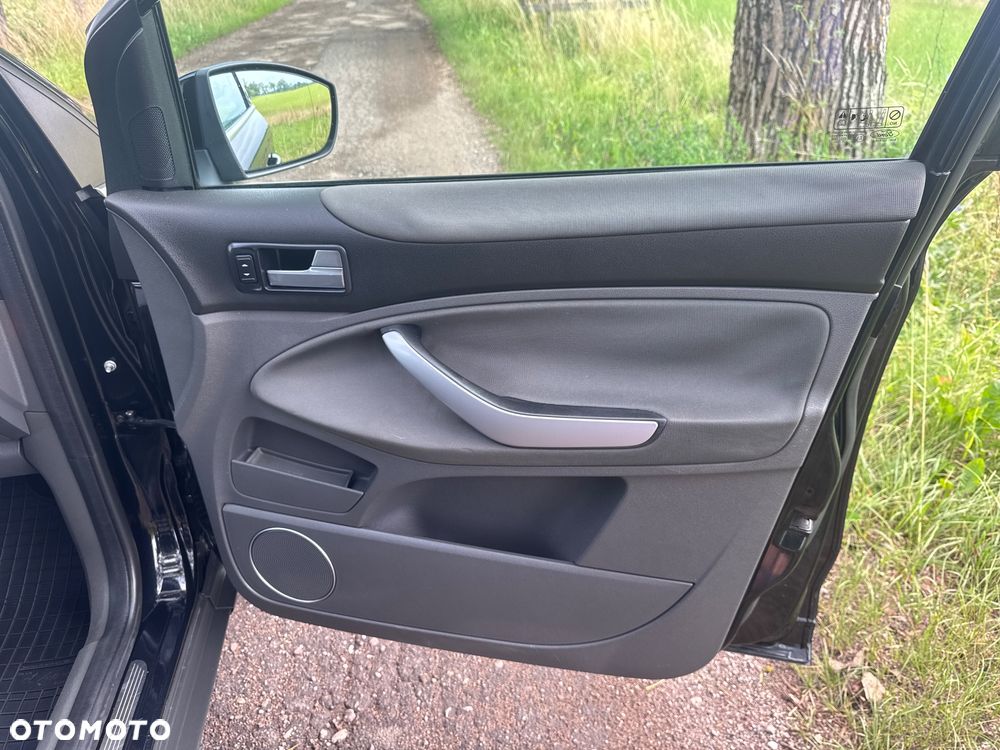 Ford Kuga - 28