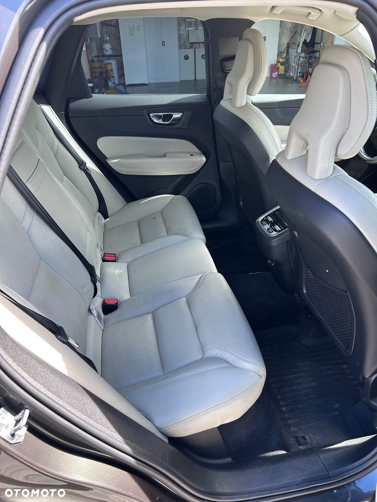 Volvo XC 60 D5 SCR AWD Inscription - 12