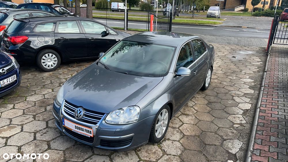 Volkswagen Jetta 1.9 TDI DPF Sportline - 2