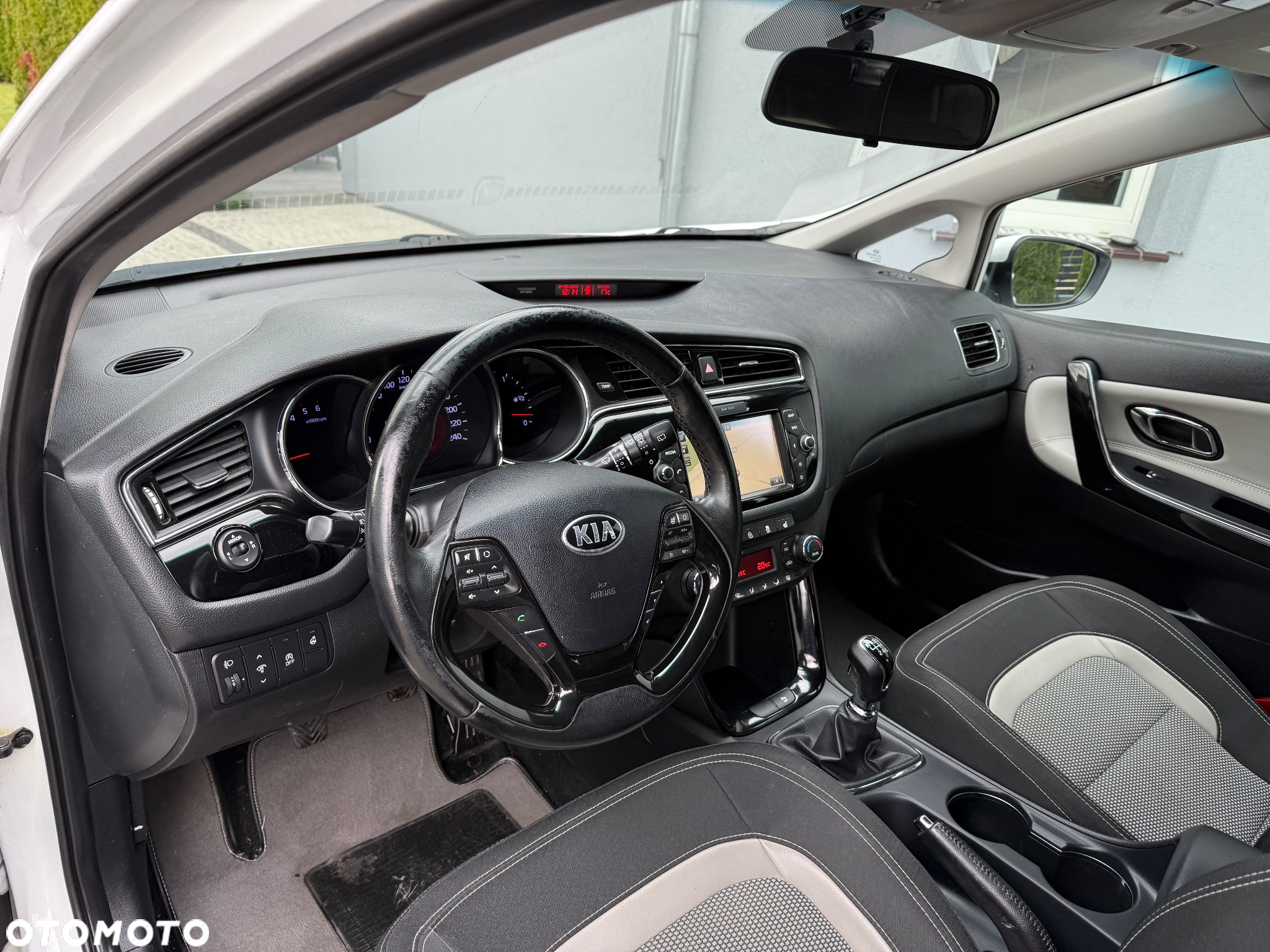 Kia Ceed 1.6 CRDi 136 ISG SW Spirit - 10