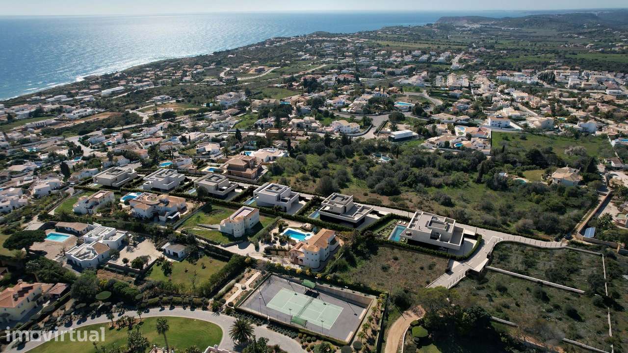 FANTÁSTICAS MORADIAS  DE ARQUITETURA CONTEMPORÂNEA COM VISTA MAR - PRA - Grande imagem: 2/8