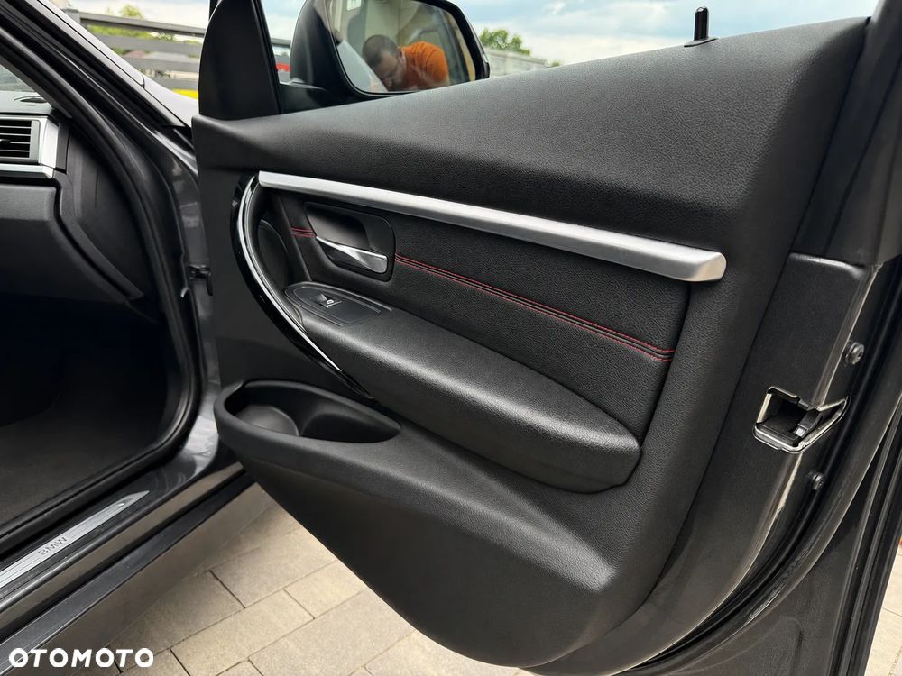 BMW Seria 3 318d Sport Line - 18